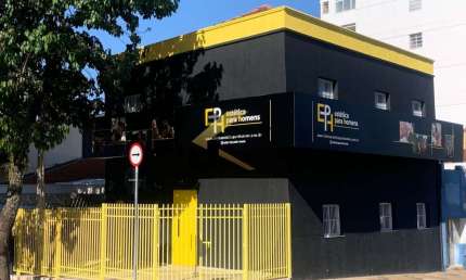 Casa Comercial para Venda, Centro, Campinas. Com 9 salas, 7 banheiros, 1 vaga. O imóvel foi totalmente remodelado para Clinica Medica .