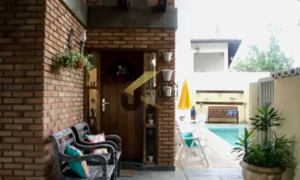 Casa com/res à Venda, Vila Virgínia, Campinas, SP. Com 5 dormitórios sendo 1 suíte, 3 salas, 5 banheiros, 4 vagas.