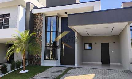 Casa à venda em Condomínio residencial Jardim dos Lírios, Paulínia. SP. Com 3 suites, 2 espaçosas salas, 4 banheiros e 2 vagas .