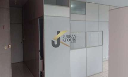 Sala comercial para aluguel no Jardim do Trevo, copa, cozinha e 2 vagas. Excelente localização, esquina com a Avenida Piçarrão.
