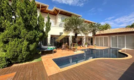 Casa de altíssimo padrão à venda em condomínio na região do Gramado - Campinas, com 4 suítes com closet, salão de festas gourmet e lazer completo.