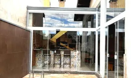 Casa à venda no Jardim Eulina, em Campinas-SP! Com 3 suítes , 2 salas, 6 banheiros e 5 vagas. Espaço gourmet integrado com a piscina.