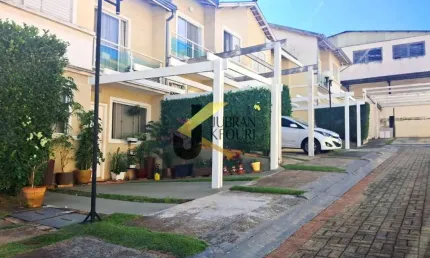 Casa à venda em condomínio próximo do Shopping D. Pedro, com 3 quartos (1 suíte) e garagem.