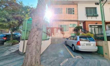 Casa comercial com 7 salas para consultório e  2 vagas
