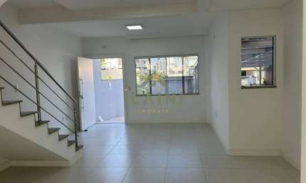 Locação Sobrado Triplex para locação Bairro Nobre em  Balneário Camboriú