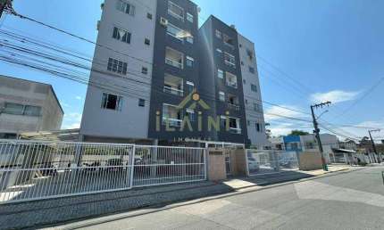 Apartamento á venda com 2 dormitórios e 2 vagas de garagem e elevador bairro Sta Regina em Camboriú SC
