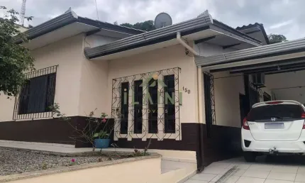 Linda casa com 3 dormitórios no Centro de Camboriú!