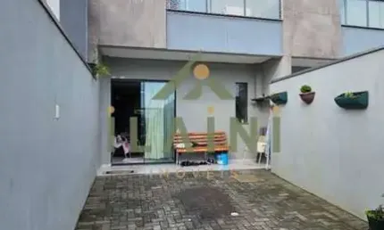 Sobrado com 3 dormitórios  ,localizado no bairro Rio Pequeno em Camboriú!