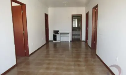 Casa Residencial de 6 dorms no bairro Tapera da Base