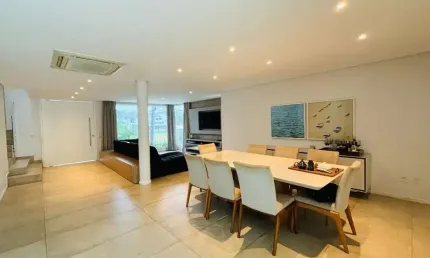 Casa Residencial de 3 dorms no bairro Jurerê Internacional