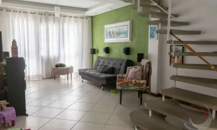 Casa Residencial de 4 dorms no bairro Nossa Senhora Do Rosario