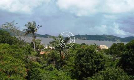 Casa Residencial de 3 dorms no bairro Lagoa Da Conceição