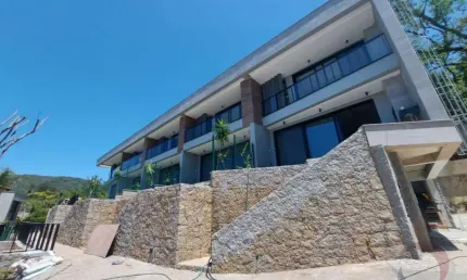 Casa Residencial de 3 dorms no bairro Canto Da Lagoa