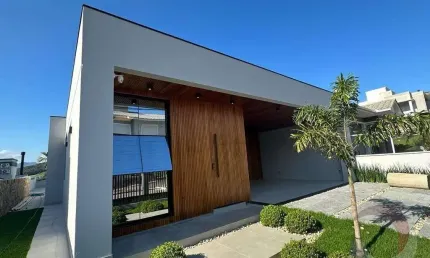 Casa Residencial de 3 dormitórios com 173,00 m2, no bairro Pedra Branca