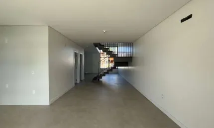 Casa Residencial de 3 dorms no bairro Lagoa Da Conceição