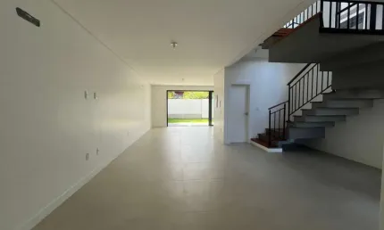 Casa com 3 suítes  no bairro Lagoa Da Conceição em Florianópolis - SC