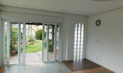 Casa Residencial de 3 dorms no bairro Morro Das Pedras