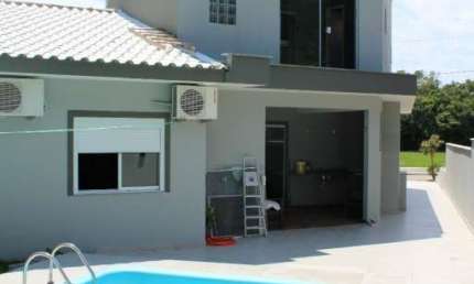 Casa Residencial de 5 dorms no bairro Ribeirao Da Ilha