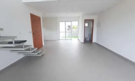 Casa Residencial de 3 dorms no bairro Pântano Do Sul