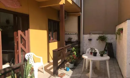 Casa Residencial de 5 dorms no bairro Lagoa Da Conceição