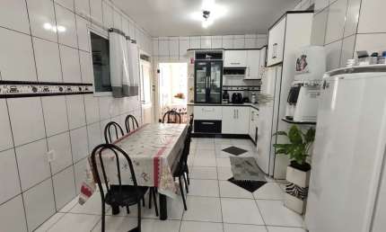 Casa Residencial de 3 dorms no bairro Jardim Cidade De Florianópolis