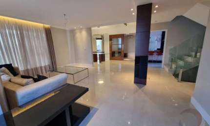 Casa Residencial de 302,04 m² com 4 suítes no bairro João Paulo