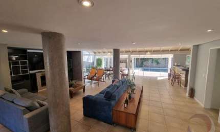 Casa Residencial de 4 dorms no bairro Lagoa Da Conceição
