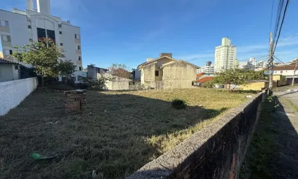 Terreno à venda na Rua Santa Rita de Cássia, --, Capoeiras, Florianópolis por R$ 1.390.000