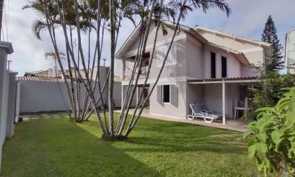 Casa Residencial de 4 dorms no bairro Ingleses Do Rio Vermelho