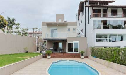 Casa de 269m² com 3 quartos sendo 1 suíte no bairro Itaguaçú em Florianópolis