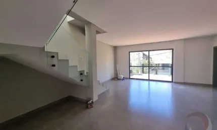 Casa Residencial de 3 dorms no bairro Córrego Grande