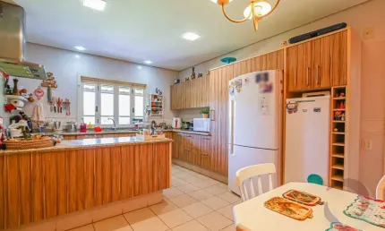 Casa de 378m² com 5 quartos sendo 3 suítes na Lagoa da Conceição