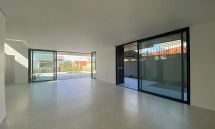 Casa Residencial de 4 dorms no bairro Lagoa Da Conceição