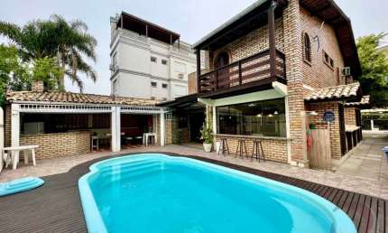 Casa Residencial de 5 dorms no bairro Cachoeira Do Bom Jesus