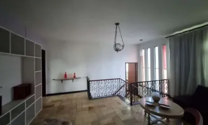 Casa Residencial de 6 dorms no bairro Balneário Estreito