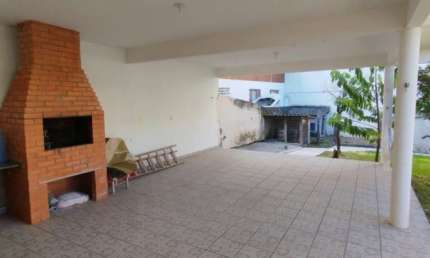 Casa Residencial de 4 dorms no bairro Córrego Grande