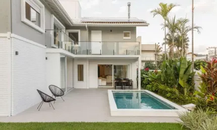 Casa Residencial de 5 dorms no bairro Jurerê Internacional