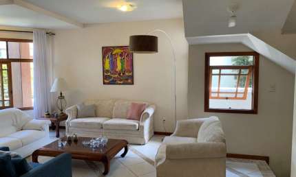 Casa Residencial de 5 dorms no bairro Jurerê Internacional