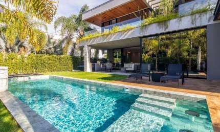Casa com 4 quartos à venda na Rua dos Carapanás, --, Jurerê, Florianópolis