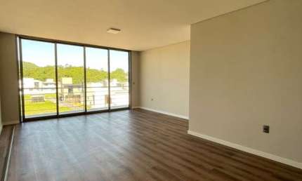 Casa Residencial de 4 dorms 3 suítes no bairro São João Do Rio Vermelho