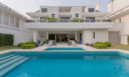Casa alto padrão com 5 suítes em jurerê internacional