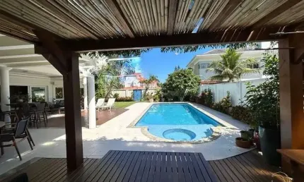 Casa Residencial de 5 dorms no bairro Jurerê Internacional