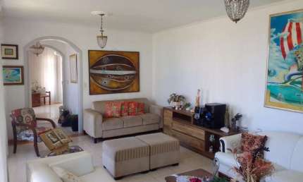 Casa Residencial de 4 dorms no bairro Saco Dos Limões