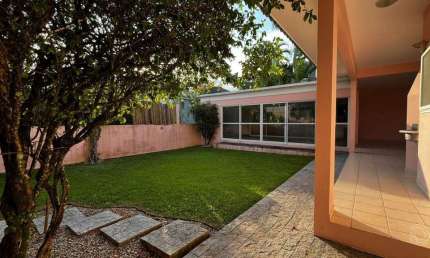 Casa Residencial de 4 dorms no bairro Jurerê Internacional