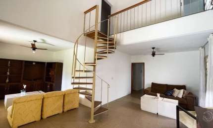 Casa Residencial de 5 dorms no bairro Jurerê Internacional