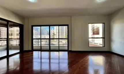 Apartamento com 4 quartos à venda na Avenida Jornalista Rubens de Arruda Ramos, --, Centro, Florianópolis
