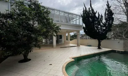 Casa alto padrão, com 4 suítes em Jurerê Internacional.