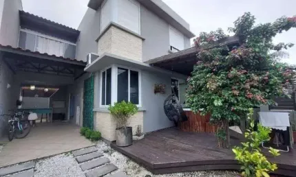 Casa com 3 dormitórios campeche com área churrasqueira e varanda coberta