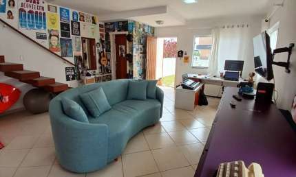 Excelente casa residencial de 2 pisos com 3 quartos