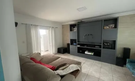 Casa de 6 quartos no bairro Ponta de Baixo, São José.